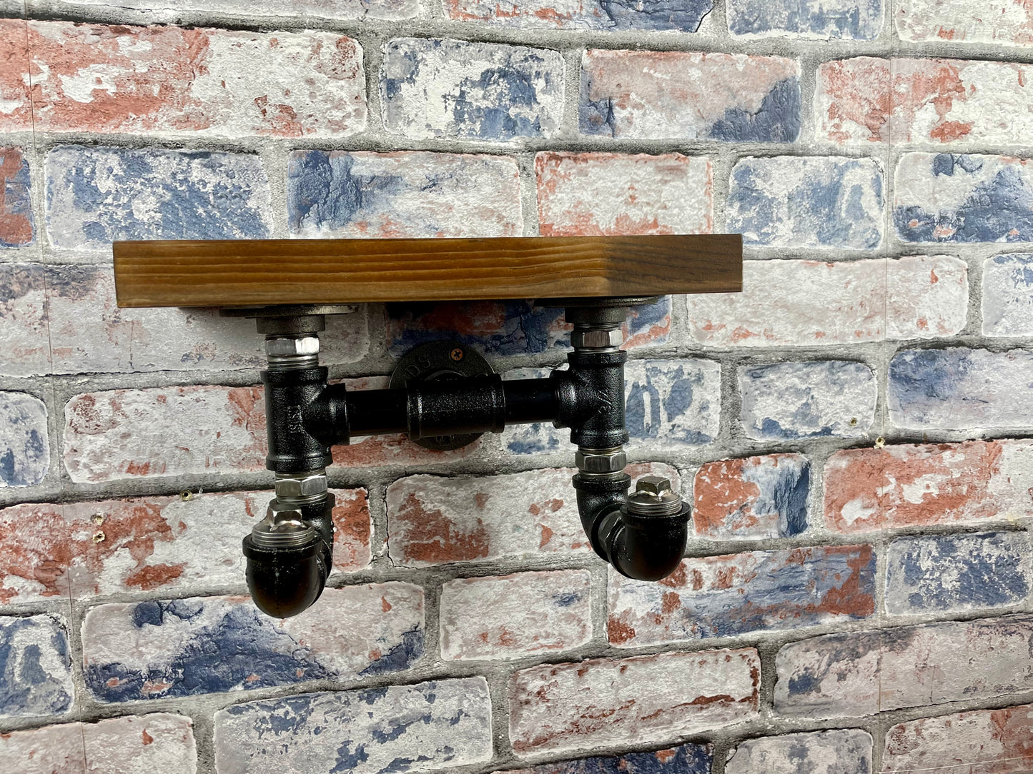 Industrial Style Metal Pipework Coat Hooks Set With Shelf
Chunky and super sturdy, these metal coat hook sets come fully built and ready to attach to your wall. Perfect from coats, scarves, hats, keys and more.