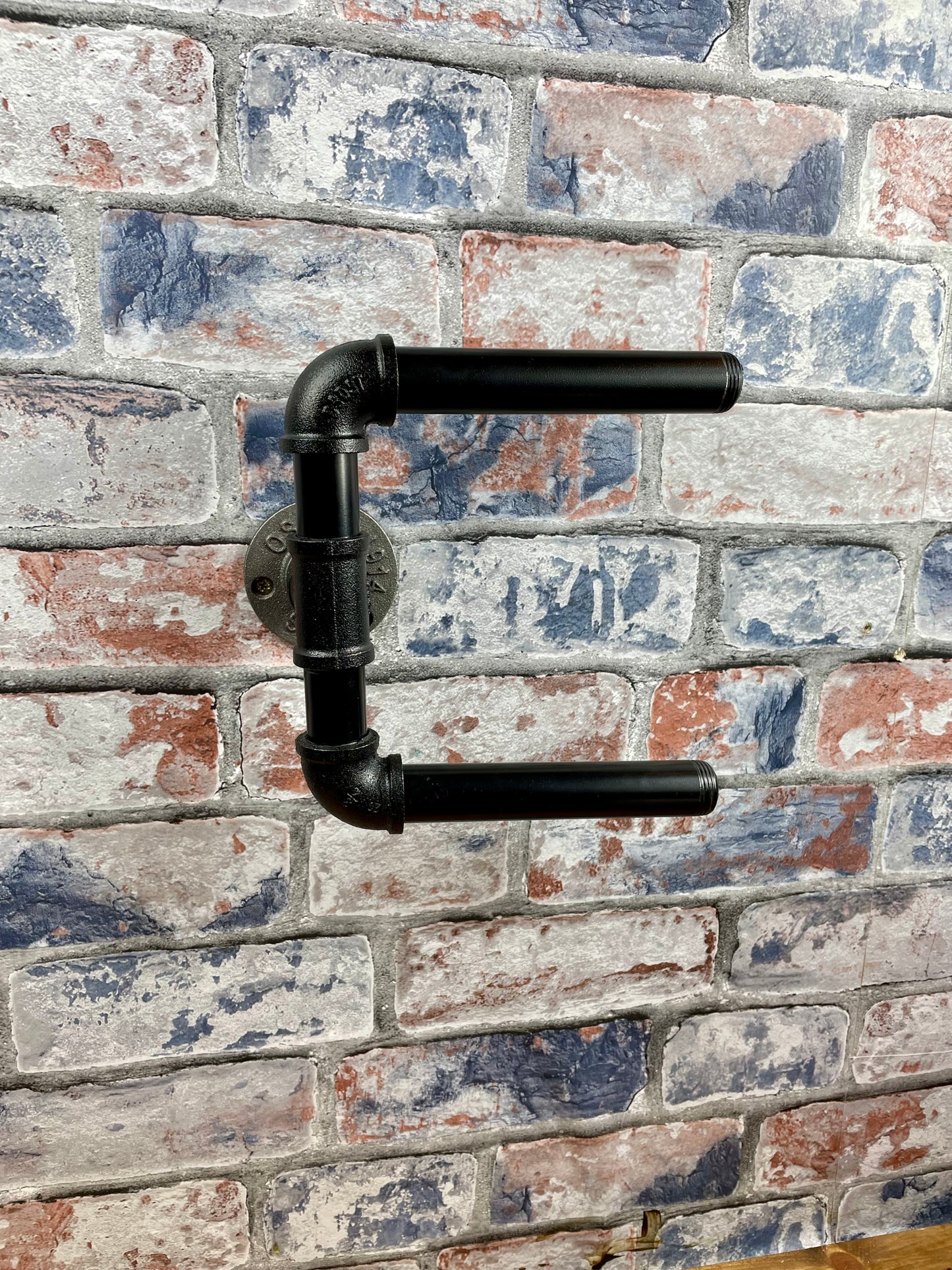 Industrial Style Pipework Double Toilet Roll Holder

Made to order industrial style metal pipework double toilet roll holder in a choice of colours. Free UK delivery by Splintered